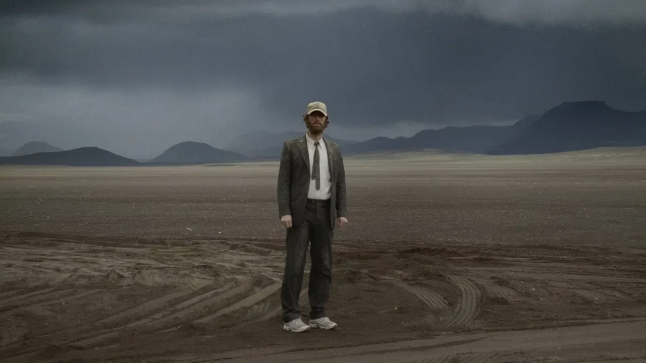 Фильм Неуместный человек (2006)