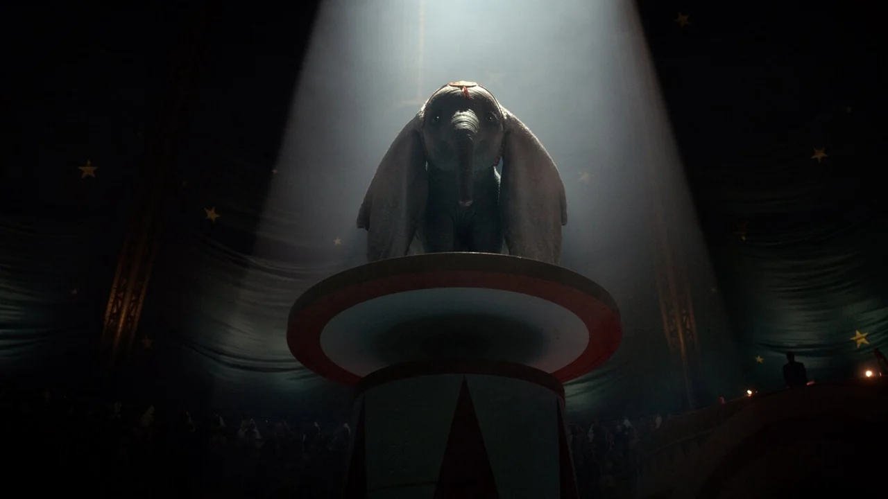 Фильм Дамбо (2019)